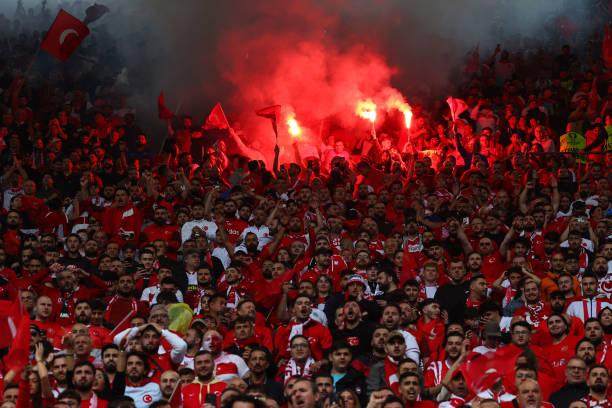 kaiyun-居莱尔金左脚点爆球场，土耳其无愧欧洲杯第二主队