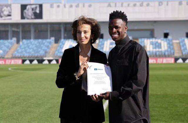 1706918086043023016.jpg weinixiusi.jpg